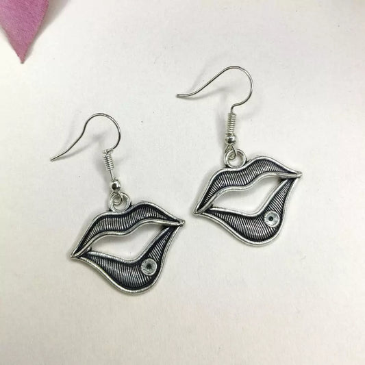 Lips shaped oxidized silver drop earrings