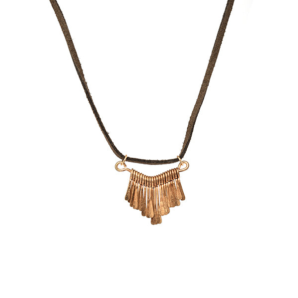 Trendy necklace in suede with metal fringes