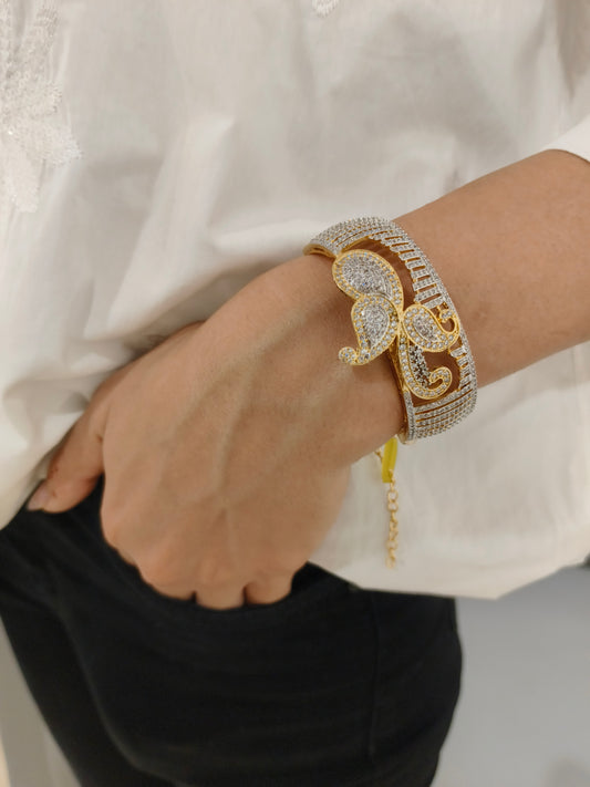 Pearl & White Stone Glittering Imitation Bracelet