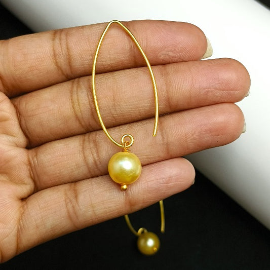 Thin Gold Wire Earring With Pearl