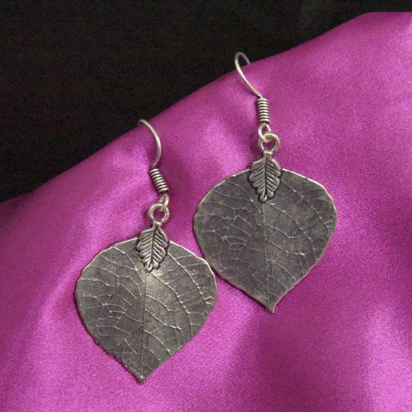 Leaf silver tone fashion earring