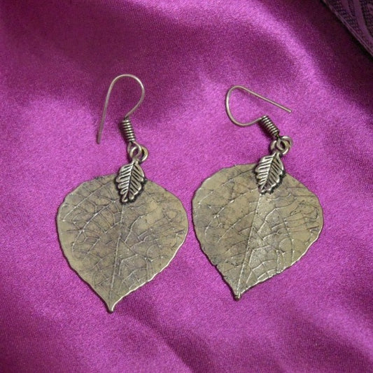 Leaf silver tone fashion earring