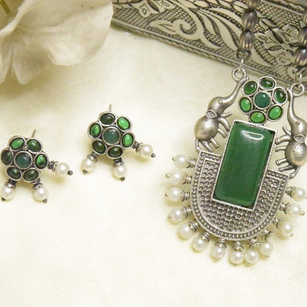 Green Stone Kundan Pendant Necklace Earring Set