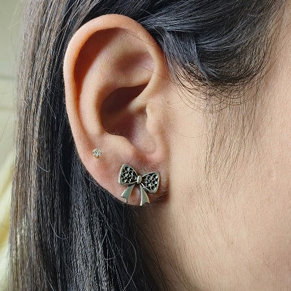 Cute bow style oxidized earring