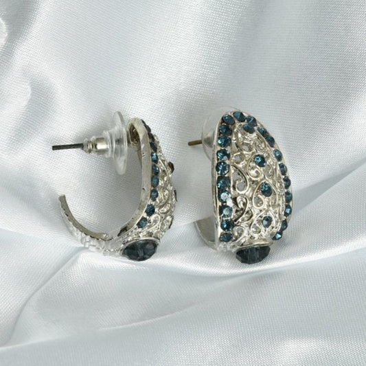 Glittering cutwork silver studs earrings