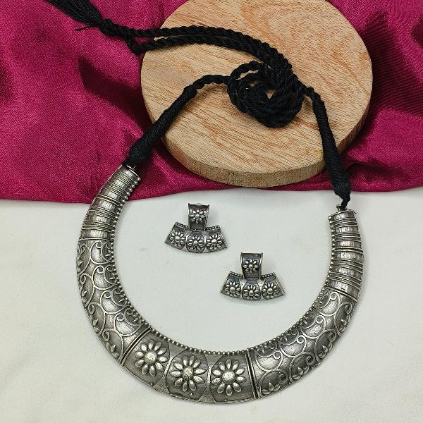 Engraved Choker Hasli Necklace Set