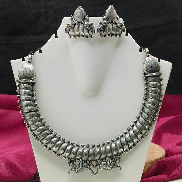 Classic Choker Hasli Necklace Set