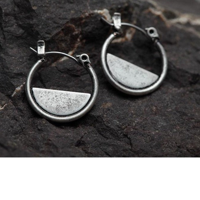 Small metal earrings in silver finish - The Fineworld