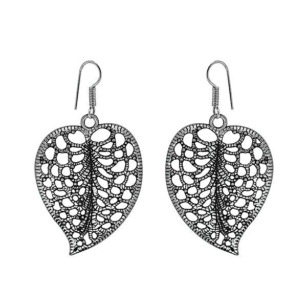 Sharp leaf shaped designed earrings - The Fineworld